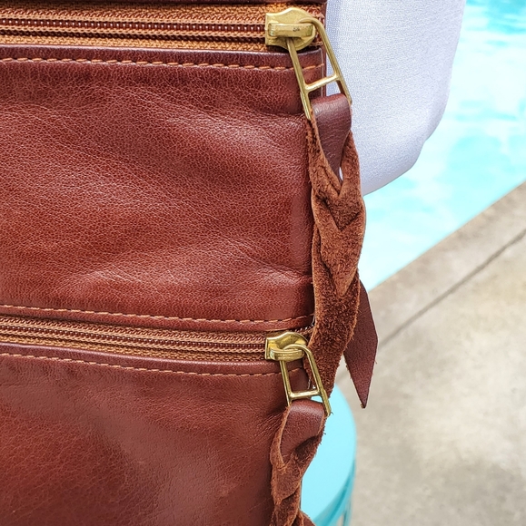 SVEN Berkeley USA Brown Leather Medium Crossbody Bag - Picture 15 of 17